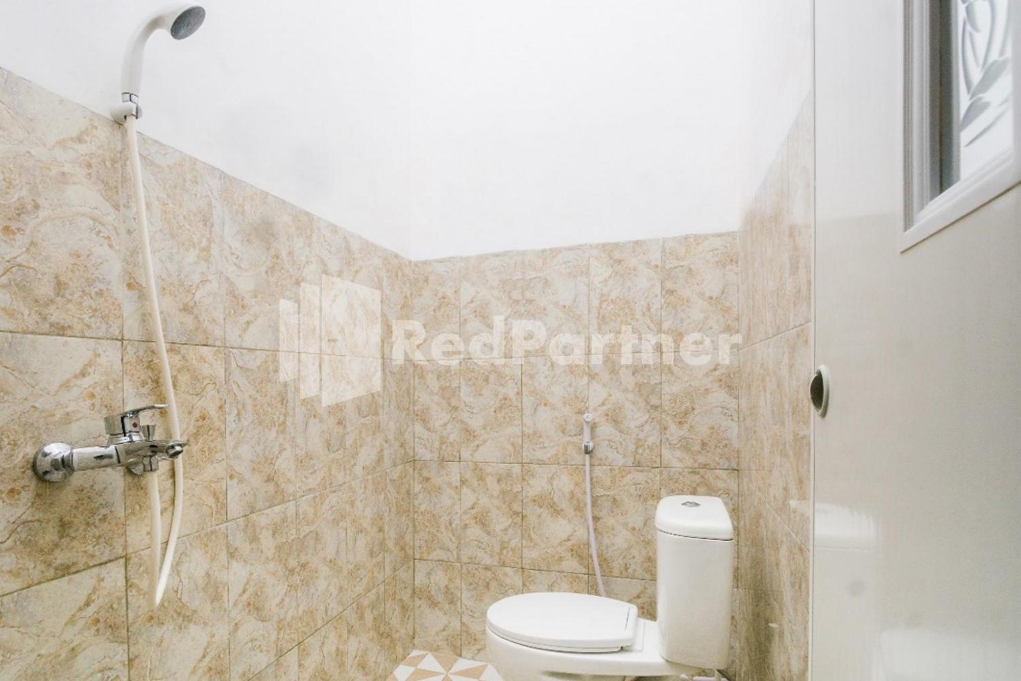 Hotel Omah Kalimosodo Mitra Reddoorz Near Stasiun Malang Kota Baru Esterno foto