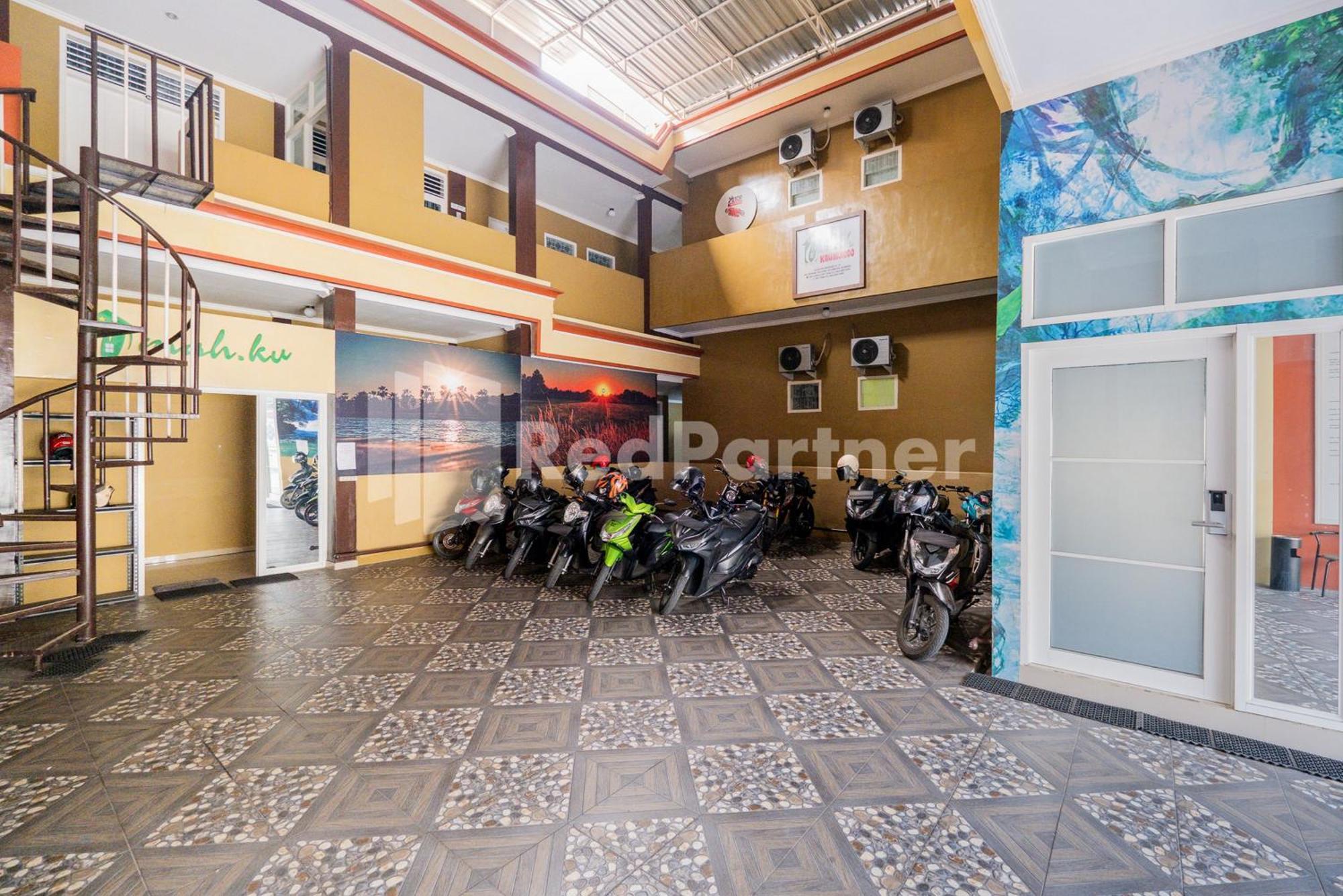 Hotel Omah Kalimosodo Mitra Reddoorz Near Stasiun Malang Kota Baru Esterno foto